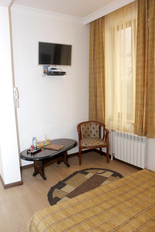 Hin Yerevantsi Hotel Kültér fotó