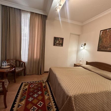 Hin Yerevantsi Hotel Kültér fotó