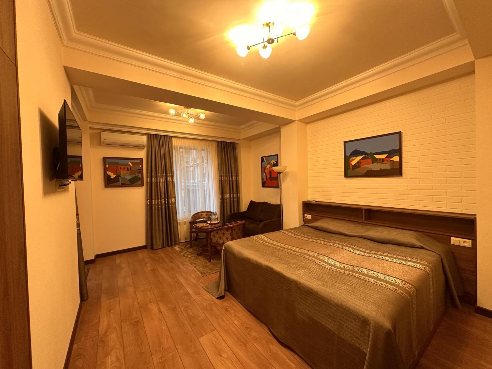Hin Yerevantsi Hotel Kültér fotó