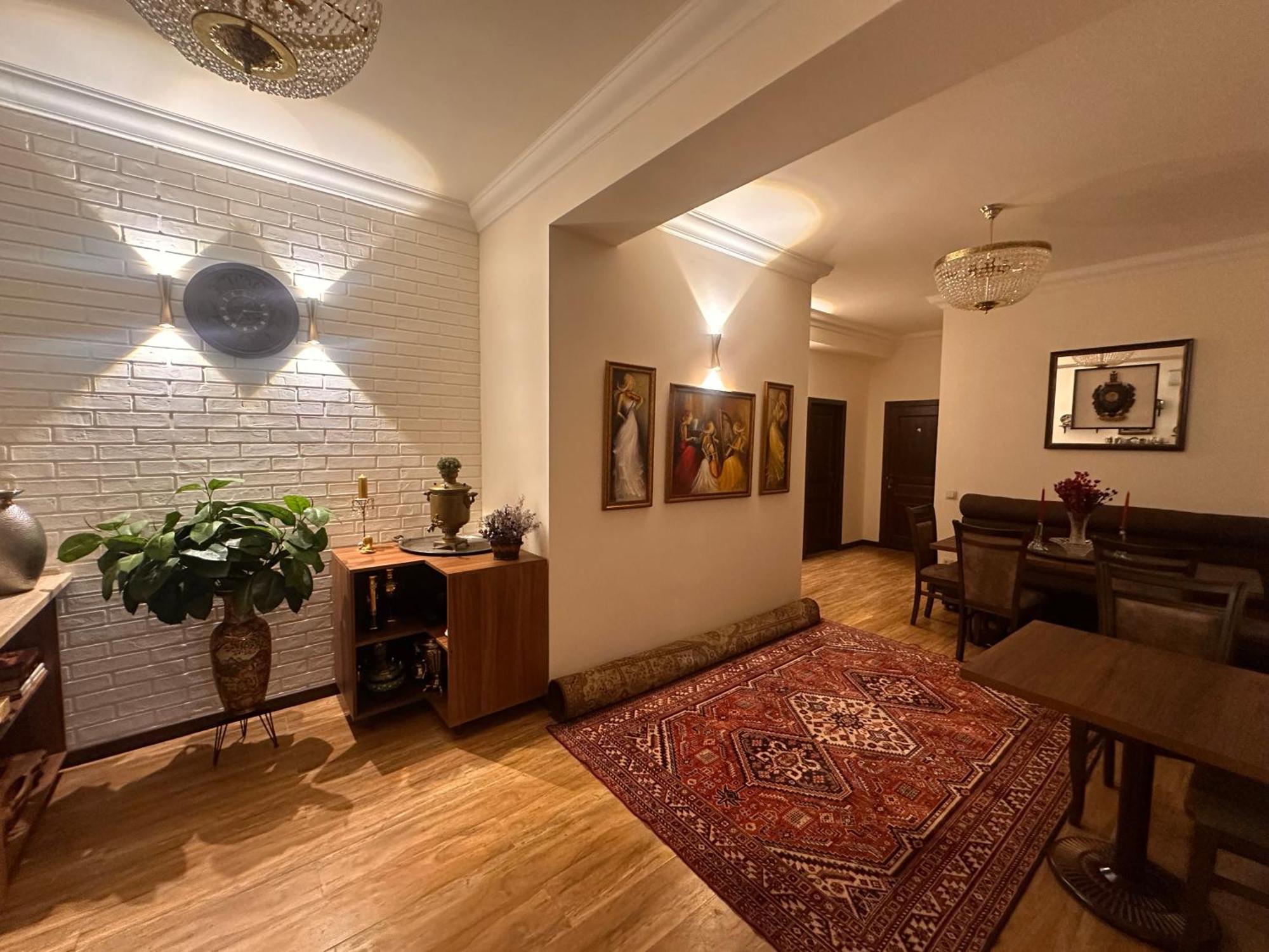 Hin Yerevantsi Hotel Kültér fotó