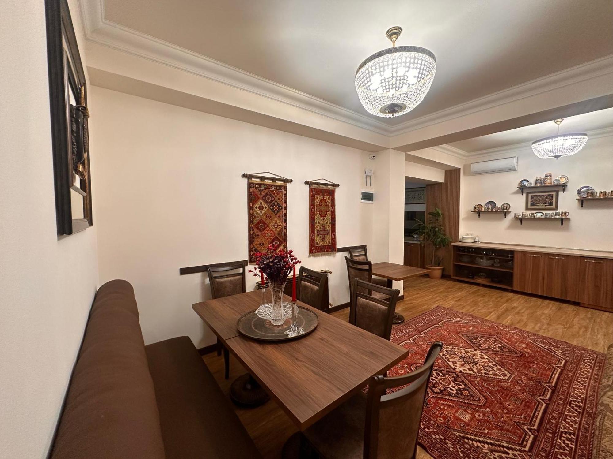 Hin Yerevantsi Hotel Kültér fotó